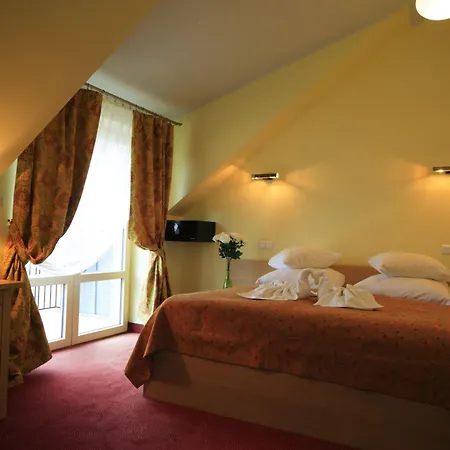 H Herkules سفينويتشي